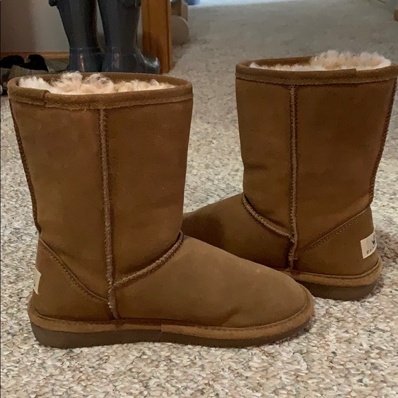 Bearpaw Boots - Picture 2 of 4